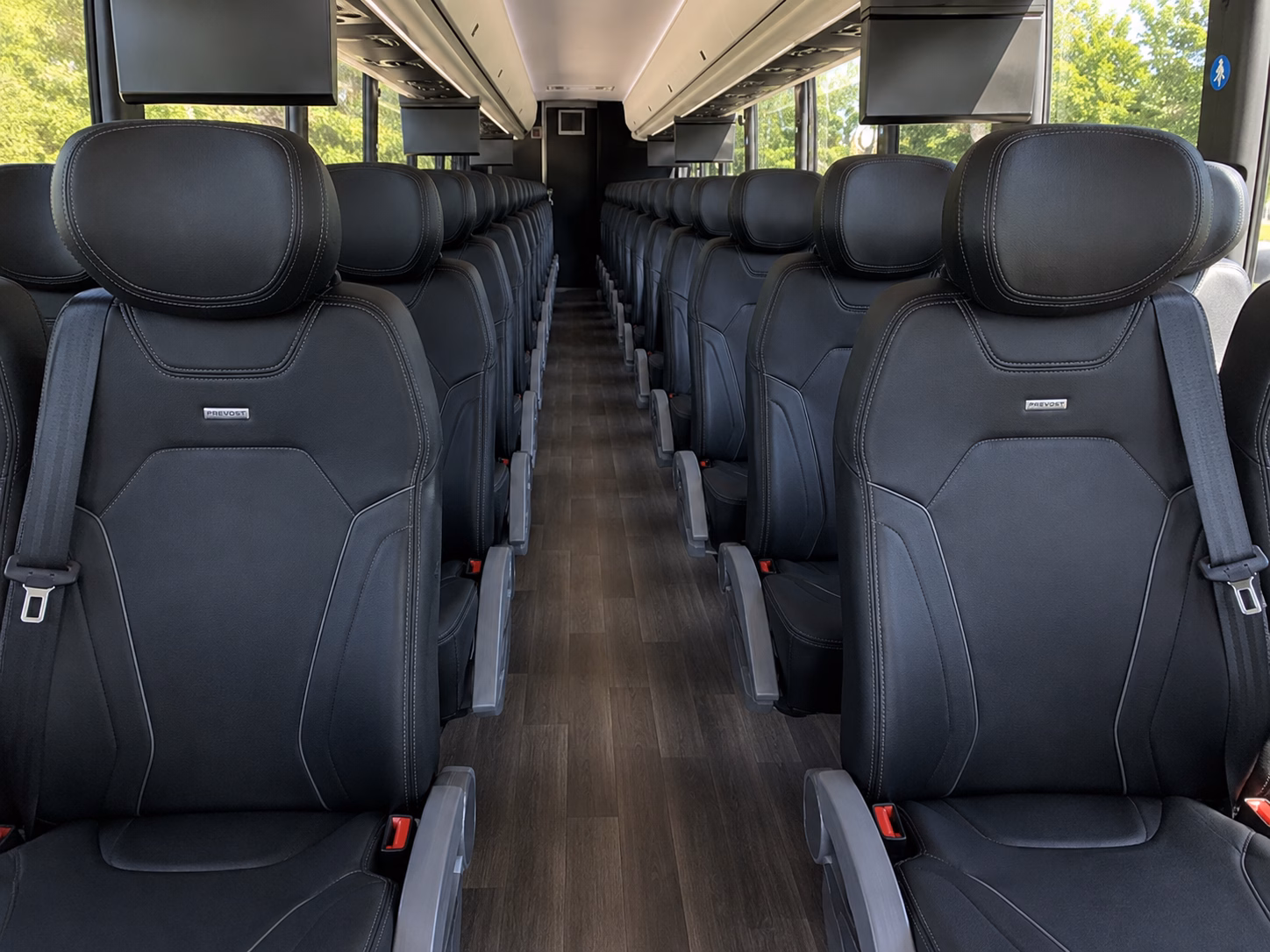 shuttle guests between lodi hotels and vineyard venues with ease